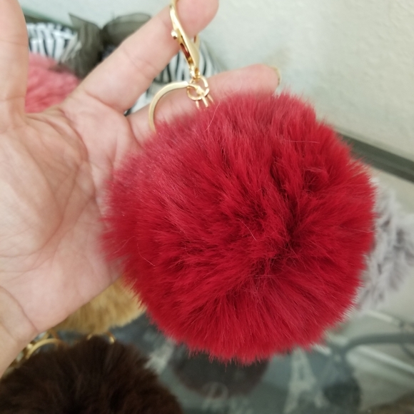 Anthropologi Pom Pom Fuzzy Large Faux Fur Keychain New - Picture 3 of 8